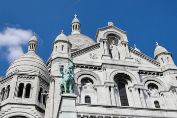 Fototapeta na wymiar Sacred Heart Sacre Coeur Church in Montmartre