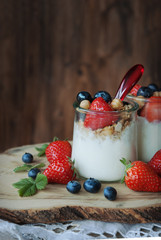 Yogurt berry dessert