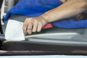 Car window tinting series : Installing car window tint