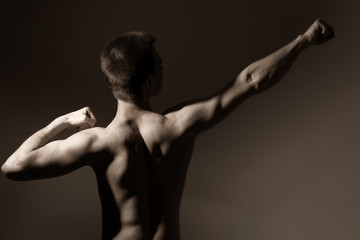 Fototapeta na wymiar Muscular man shows back
