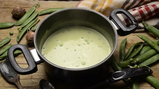 Sopa de ch&iacute;charos Peas soup 에르텐 수프 Zupa grochowa groch&oacute;wka Crema di piselli Гороховый суп  Erbsensuppe Soupe aux pois &Auml;rtsoppa Hernekeitto Erwtensoep Snert Ertesuppe &auml;rtsoppa Gule &aelig;rter Mashed