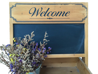 Obraz premium Shelves with blackboard