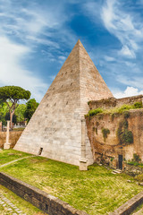 Obraz premium Pyramid of Cestius, iconic landmark in Rome, Italy