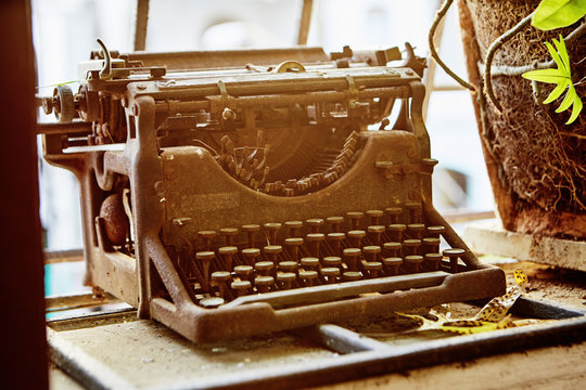 Old type writer