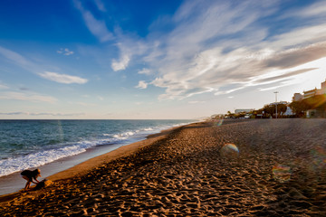 Coucher de soleil sur la plage de Pineda De Mar