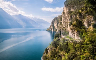 Schilderijen op glas Panorama of the gorgeous Lake Garda surrounded by mountains. © isaac74