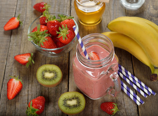 Fruit smoothies in jar
