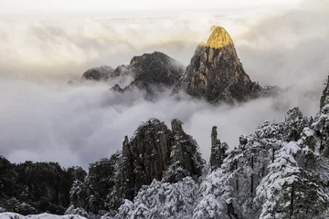 Peel and stick wallpaper Huangshan Beautiful landscape of Huangshan in the mist