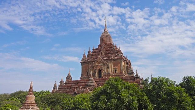 Htilominlo Pagoda (Paya) in Bagan, Myanmar (Burma), tilt view, 4k
