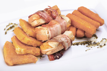 a plate of fried snacks on the table