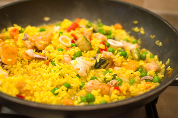 Valencian Paella yelow rice cooking pan