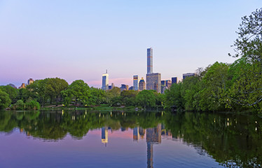 Fototapeta na wymiar Manhattan mirrored from water in Central Park