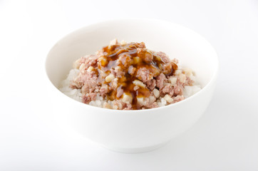コンビーフハッシュ丼甘辛醤油ダレ