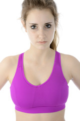 Frau trägt Sport-Top oder Sport-BH für Fitness, Training und Workout
