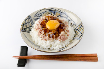 コンビーフハッシュライス甘辛醤油ダレ月見アップ