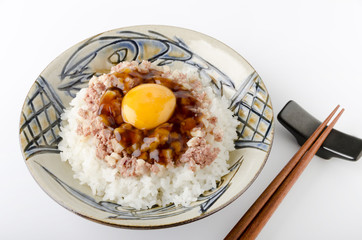 コンビーフハッシュライス甘辛醤油ダレ月見アップ