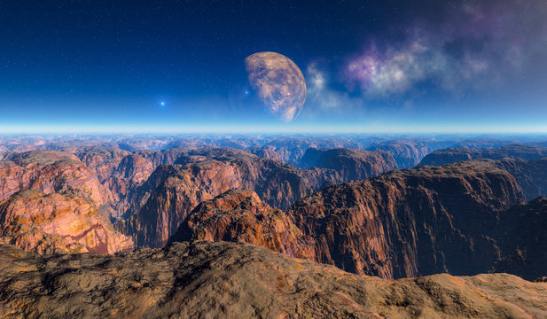 Vollmond über roter Canyon Fels Landschaft auf einem fremden Planeten.Weitwinkel Panoramablick.