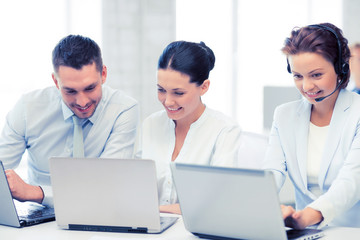 Obraz premium group of people working with laptops in office