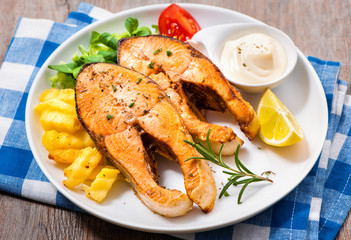 Fried salmon and vegetables