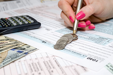 woman hand filling in individual return tax form