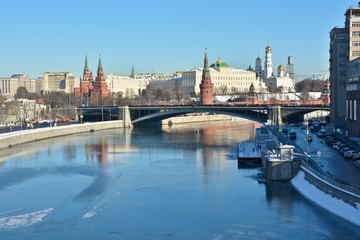 Fototapeta na wymiar Moscow river and the Kremlin.