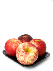 4 red apple in black tray