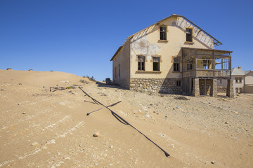 Fototapeta na wymiar Abandoned houses in Kolmanskop, Namibia