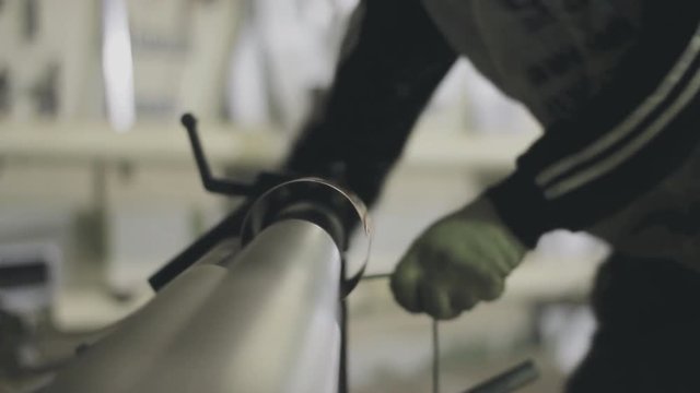 working metal bends on manual machine