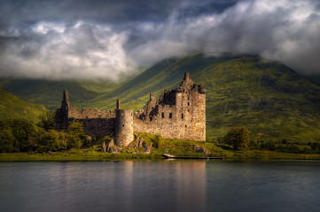 Château de Kilchurn réflexions dans la lumière du matin,, Highlands, Scotland