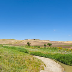 Obraz premium River between Hills