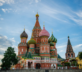 Fototapeta na wymiar St Basils cathedral on Red Square in Moscow