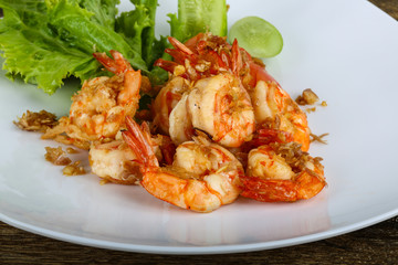 Grilled shrimps with garlic