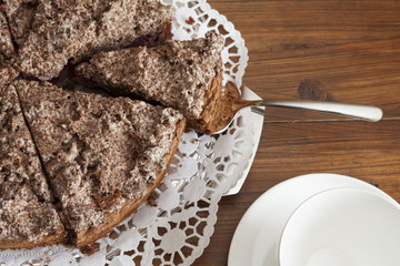 Kruemeltorte mit Tortenheber