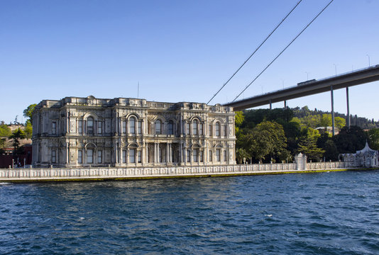 Beylerbeyi palace and Bosphorus bridge