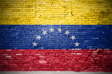Ziegelsteinmauer mit Flagge Venezuela