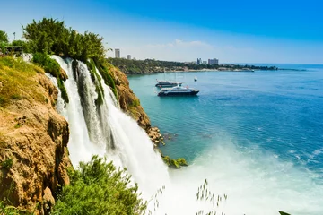 Foto auf Glas Wasserfall in Antalya-Stadt Türkei, Mittelmeer-Meer © andreyshapovalov