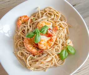 Spaghetti mit Garnelen und Knoblauch