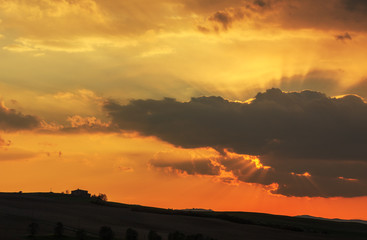 Fototapeta premium Red and orange sky and clouds at sunset 