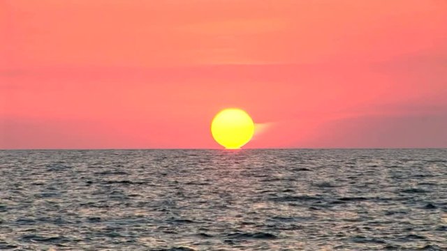 Barca di pescatori al tramonto