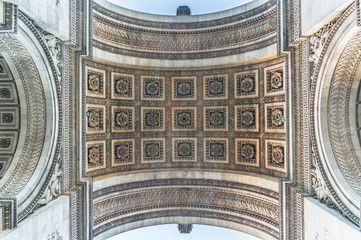 Obraz premium Arc de Triomphe de l'Etoile in Paris. Fragments of columns.