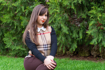 Obraz premium woman sitting on the grass