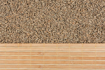 Rye grain and bamboo mat