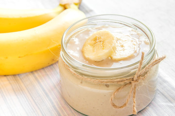 Banana mousse (pudding)