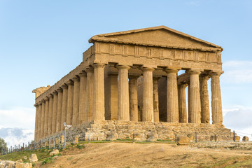 Obraz premium Temple of Juno Lacinia. Valley of the Temples. Agrigento, Sicily, Italy