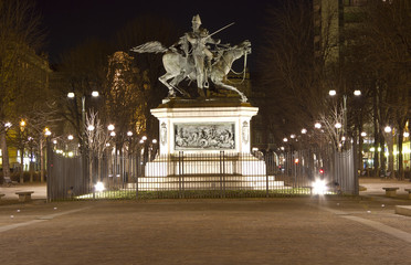 Fototapeta na wymiar Night view of Equestrian statue of Ferdinando di Savoia in Turin Italy