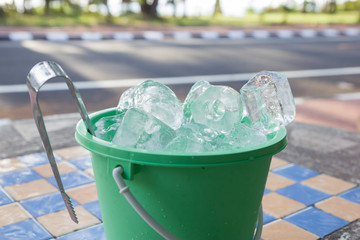 Ice bucket