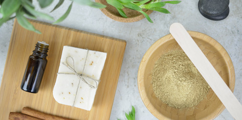 Naturalne kosmetyki do twarzy © Bydlinska