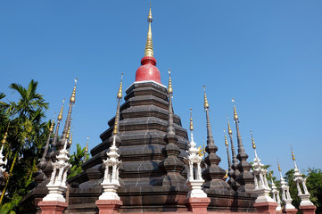 Fototapeta premium Burmese style stupa at Wat Pan Tao
