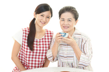 笑顔の二人の女性