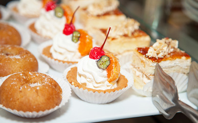 Restaurant buffet reception cake photo 17